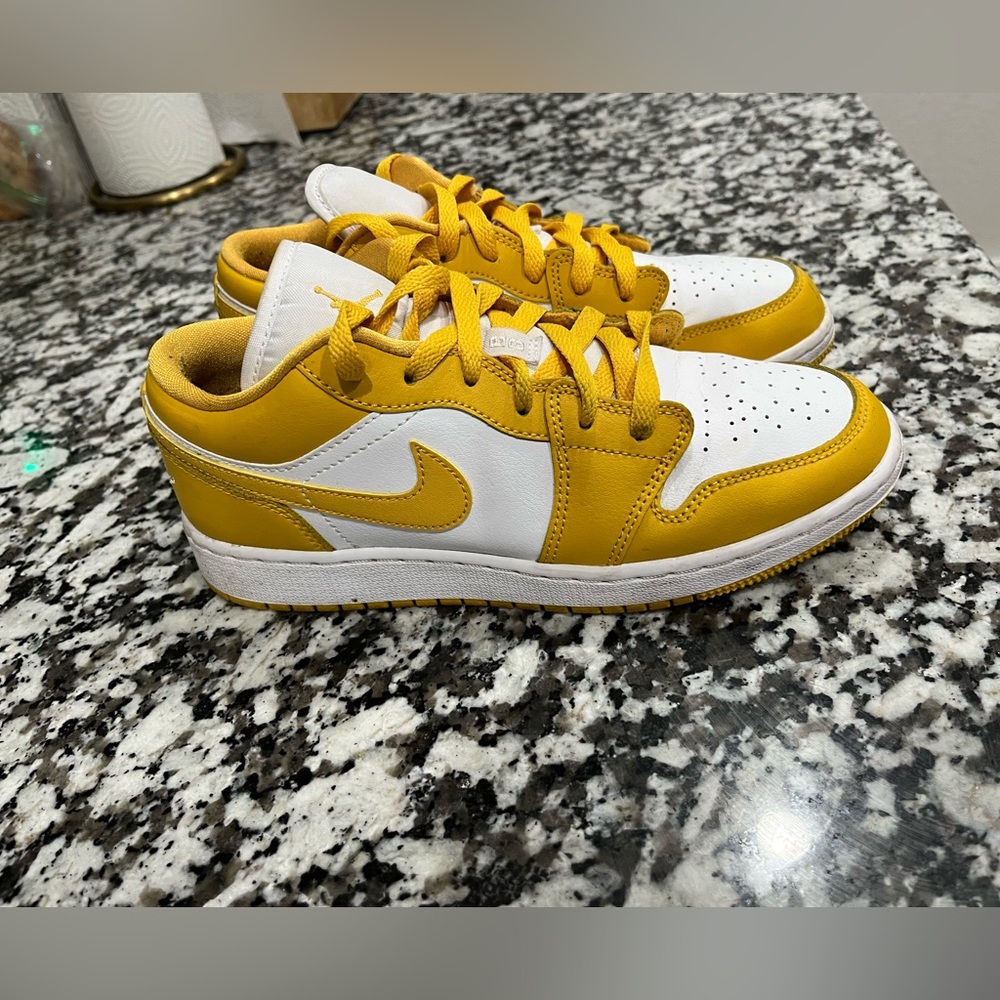 Women’s Jordan 1 size 7.5/6Y